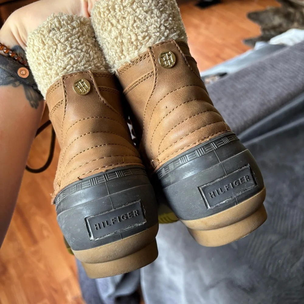 Tommy Hilfiger Women’s Rainah Duck Boots Size 8 - Picture 11 of 14
